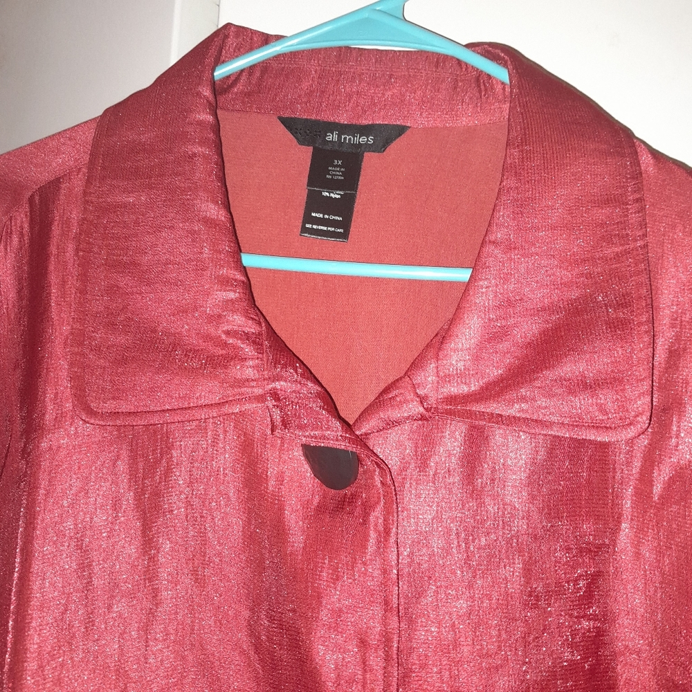 WOMENS PLUS SIZE 3X RED LONG SLEEVE BLOUSE. COLLARED NECKLINE BUTTONS DOWN FRONT